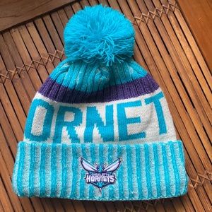 NWOT Clt Hornets beanie